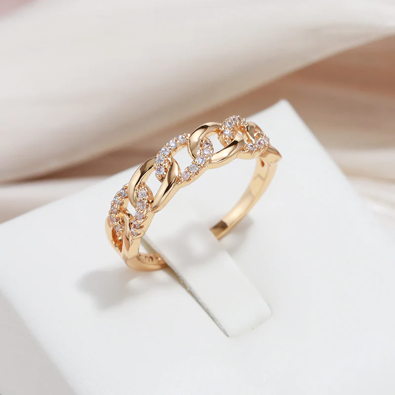 Elegant Gold Link Ring
